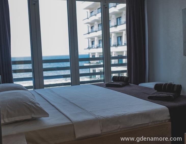P D - Bedroom Seaview 2
